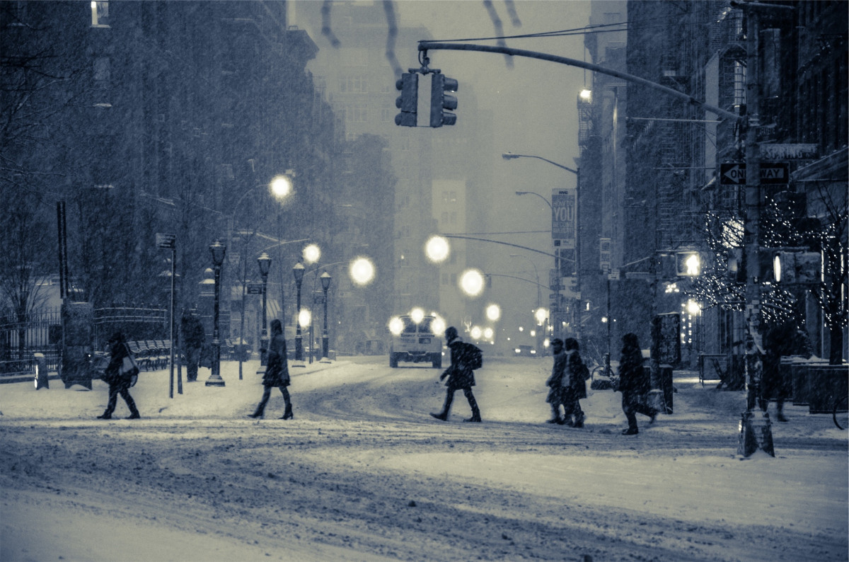 city_winter_snow_people_pedestrians_lamp_posts_lights_blizzard-860451