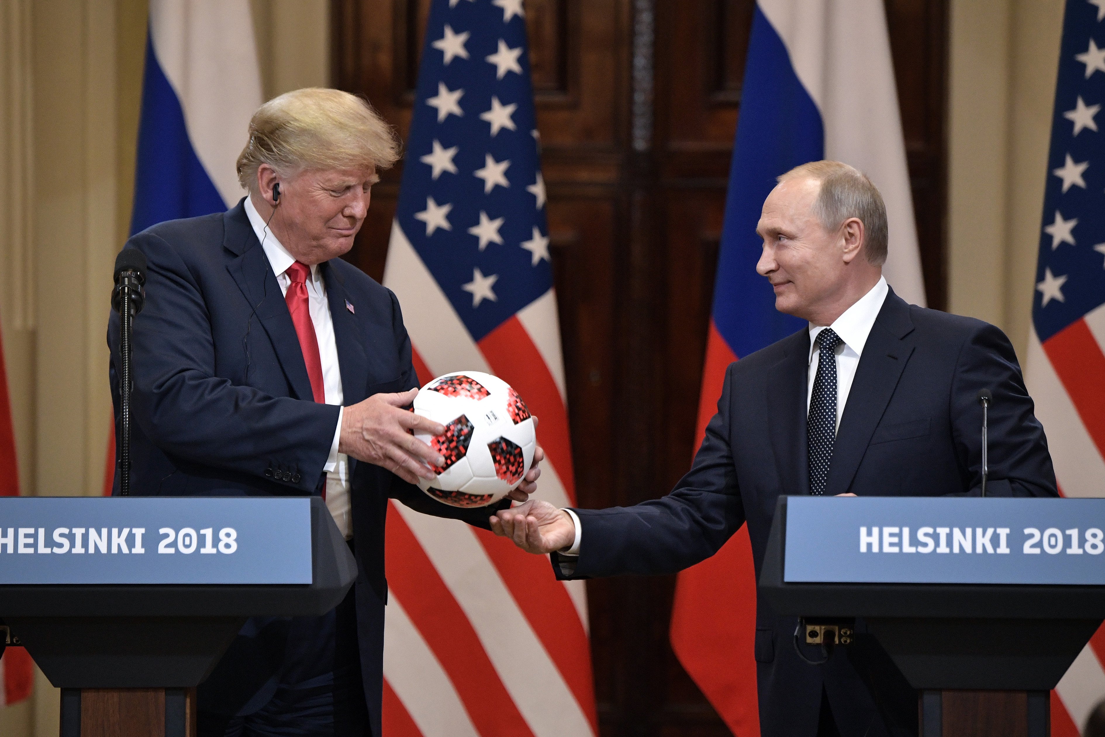 Vladimir_Putin_&_Donald_Trump_in_Helsinki,_16_July_2018_(10)