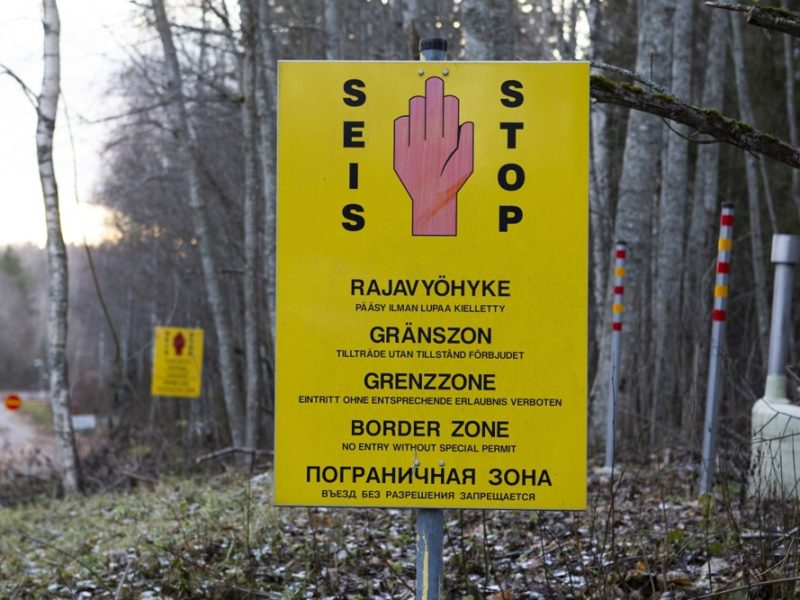 Finland-Russia-border-sign-800x600