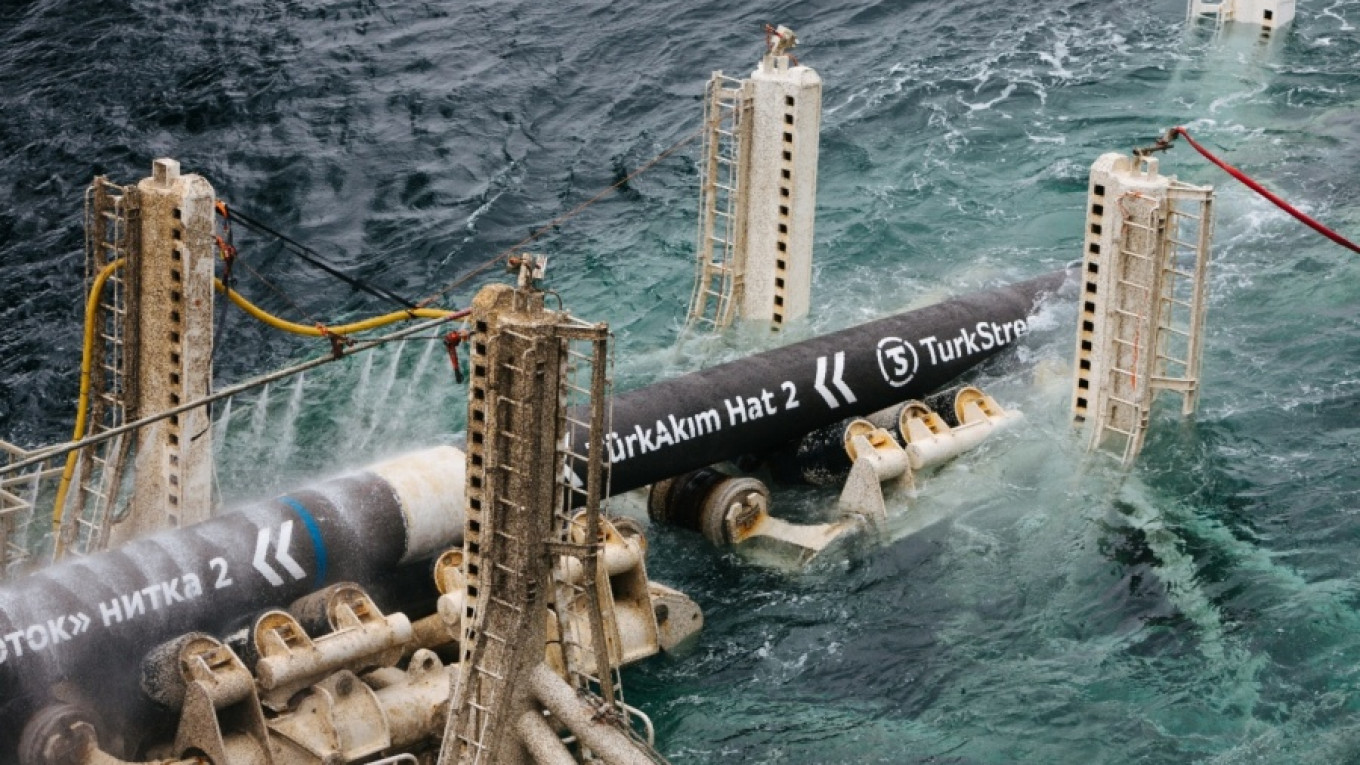 bneGeneric_Russia_Turkey_Turkstream_Turkish_STream_gas_pipeline_pipe_laying_in_sea_wiht_name_jpg_2_Cropped